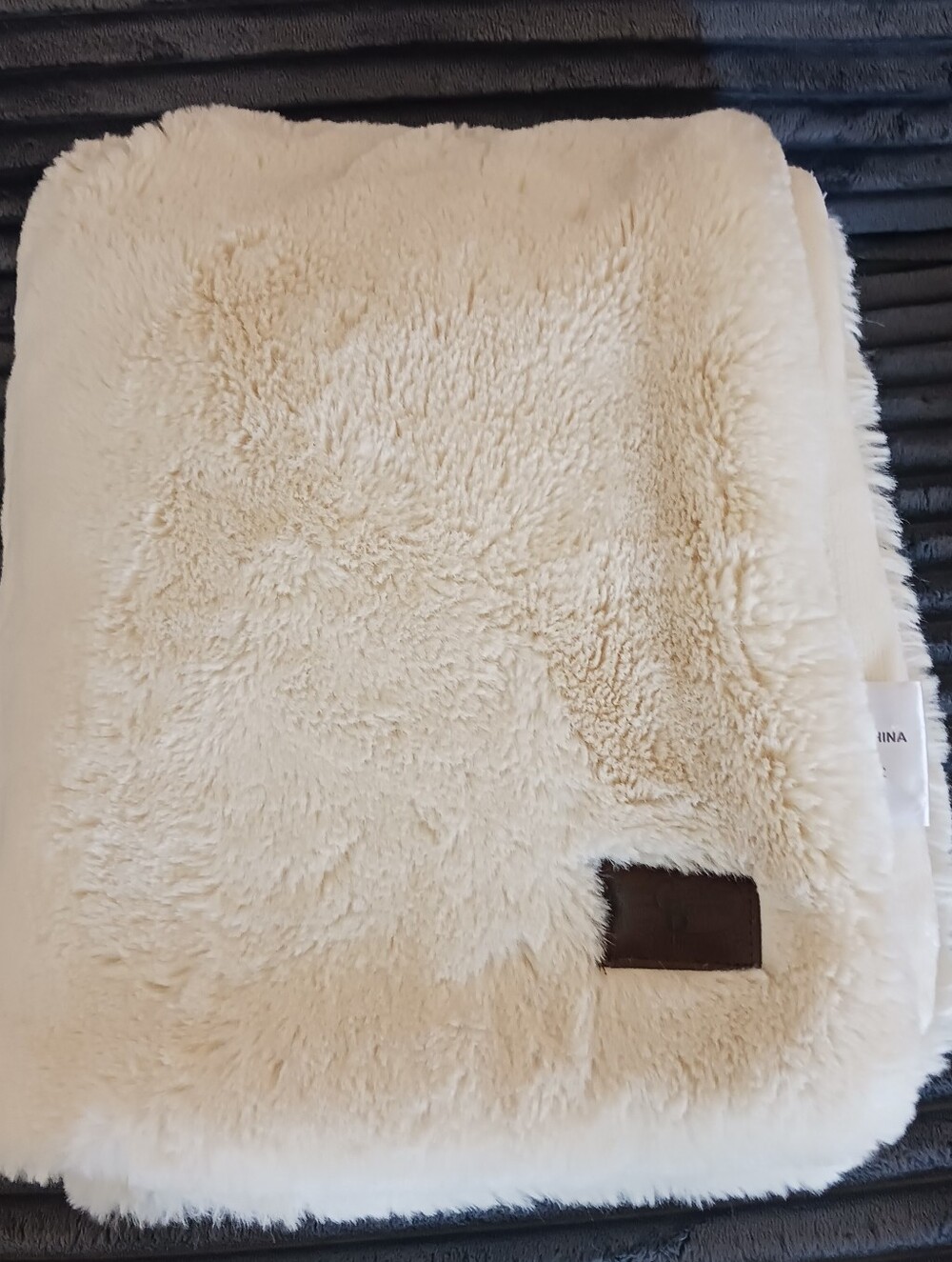 Cracker Barrel Faux Fur Throw Blanket White 48 x 60 Machine Wash Cozy Plush